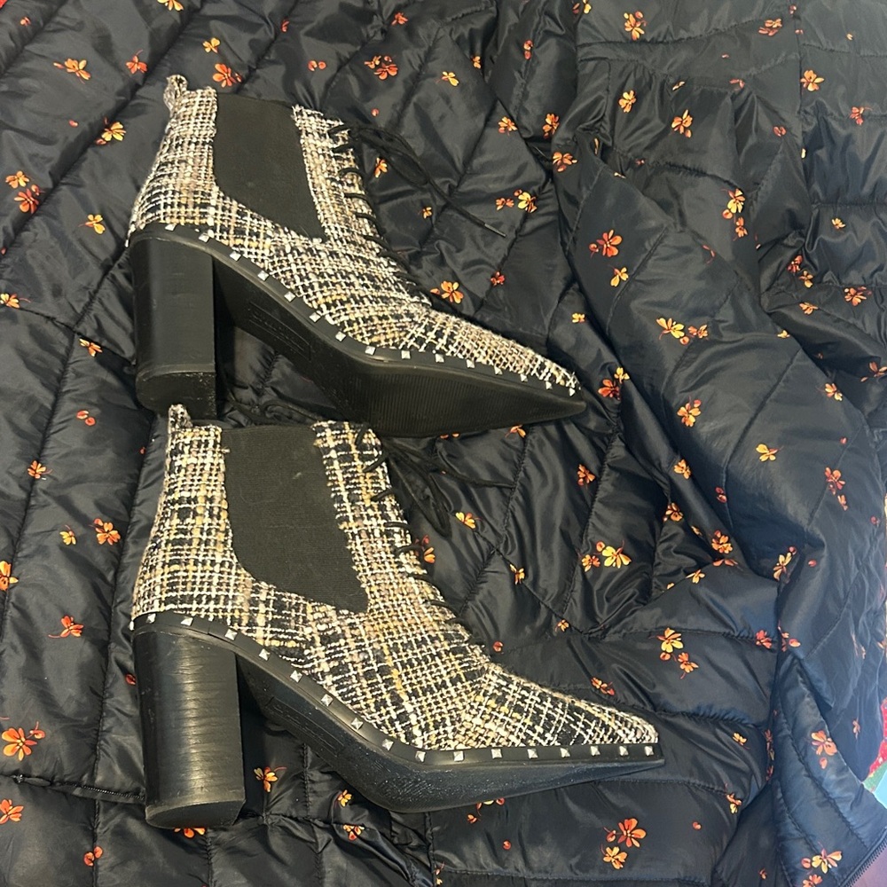 Charles By Charles David Black and White Lace Up Boots - Picture 4 of 8